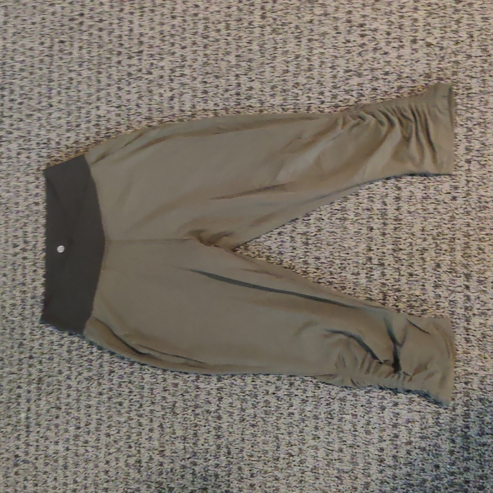 Lululemon Green Capri Joggers Size 4